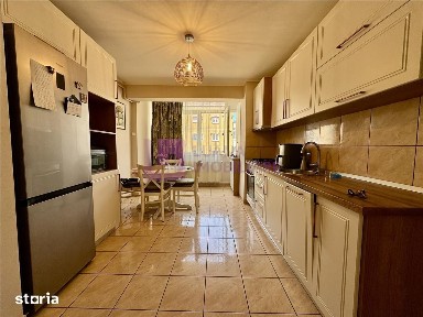 Apartament 3 camere de vanzare | Vasile Aaron | decomandat | pivnita |