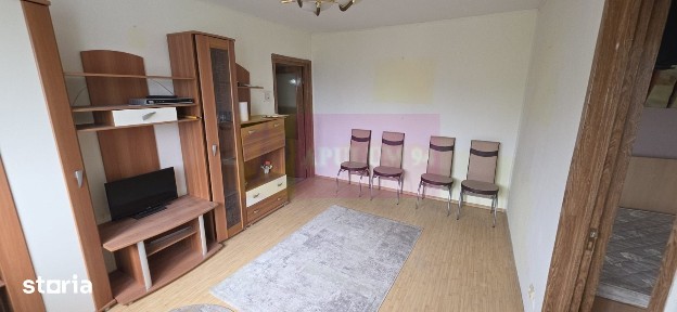 Apartament cu 3 camere de vanzare in Campina, central
