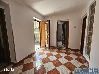 Casa 4 camere, S 110 mp Centru cu panouri pretabil servicii, birouri.
