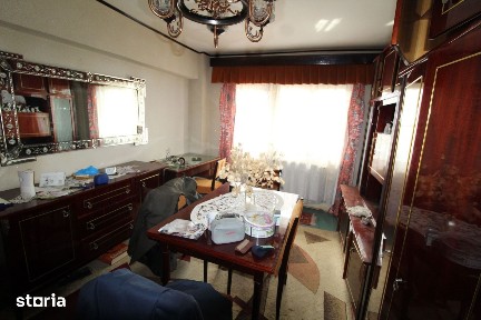 Apartament 3 camere, strada Victoriei, zona 9 Mai