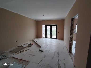 Duplex despartit prin C.T. - spatios - 5 camere - bucatarie inchisa -