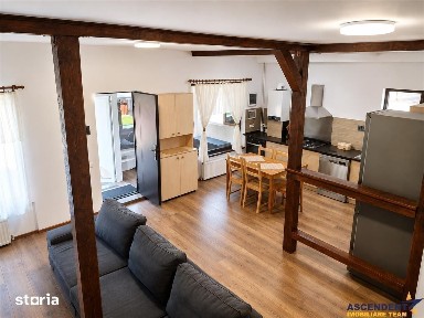 Resedinta pe doua niveluri, cu personalitate si curte comuna, Bartolom