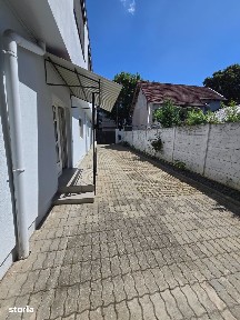 Casa individuala 7 camere+ apartament, 5 locuri de parcare. Sagului