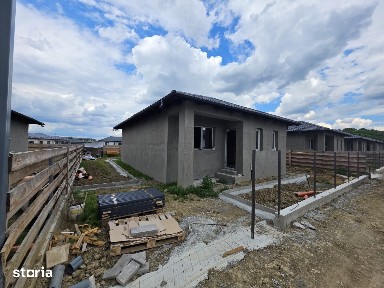 Case plan parter cu 3 camere 67mp, 300mp teren, Lunca Cetățuii -Iași.
