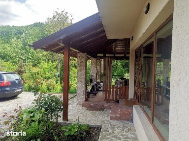 Vila P+E, Bascov/Valea Ursului, teren 1017mp, partial mobilata