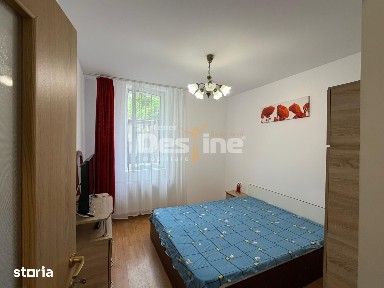Casa cu 6 unitati, doua locuri de parcare si curte, pozitie excelenta-