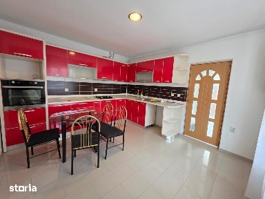 Casă zona Pieței Mari, din cărămidă, renovat recent, 4 camere