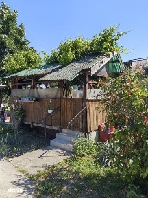 Teren 2102 mp intravilan cu casa de vacanta locuibila