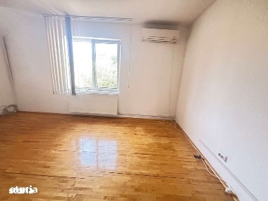 Casă cu 5 camere de închiriat în Araduluri Est