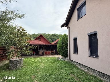 Inchiriez casa cu 4 camere, mobilata, 2 bai, 500 mp teren, in Corunca