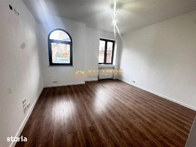 Apartament cu 2 camere, curte 100 mp, garaj si boxa, Zona Bulevardul I