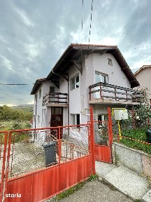 Casă individuală cu 3 intrări separate | 270 mp | Teren 500 mp