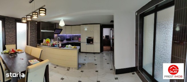 Casa si spatiu comercial de vanzare