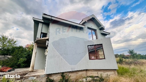 Casă / Vilă cu 4 camere de vânzare