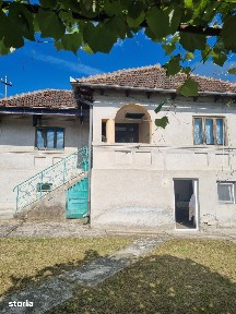 Casă cu etaj, 4 camere + hol, teren 1.500 mp - com. Păușești