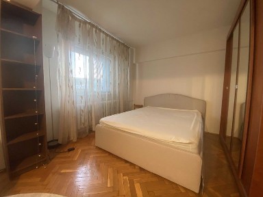 Proprietar, apart 3 camere 84 mp bloc 1983 str Viitorului (Lizeanu), et 2/10