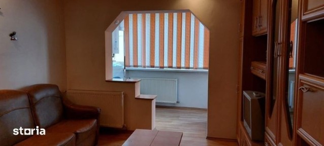 Inchiriez apartament 3 camere in Fagaras b-dul Unirii parter