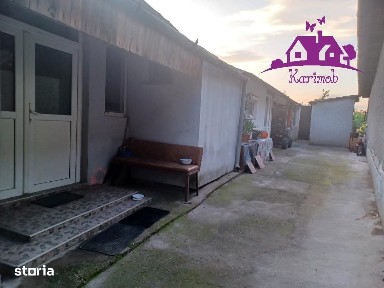 Casa la curte comuna in localitatea Nojorid