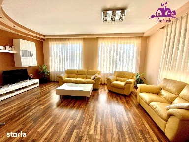 Casa lux in localitatea Sânmartin