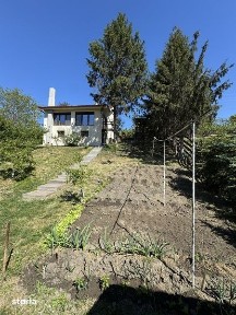 Casa de vanzare in Podgoria cu iesire la Crisul Repede
