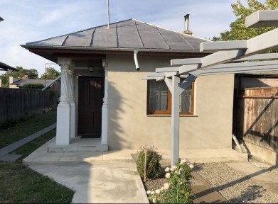 Casă de vânzare sau de închiriat în Focșani.