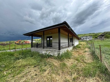 Casă de vânzare în Vorovești - liniște, priveliște superbă și teren generos de 1.142 mp