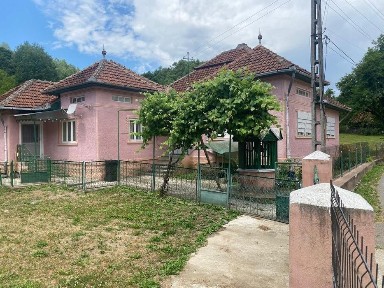 Casă de vânzare.