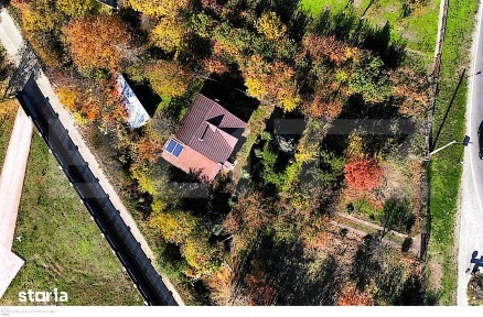 Casa de vacanta, teren 1000 mp, parau la limita proprietatii, Bratovo
