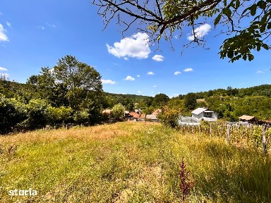 Casă cu 1.900 mp teren, 2 deschideri, asfalt, curent, apometru, fosă
