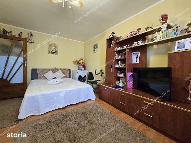 Apartament cu 2 camere, decomandat, Micro 18, Et.3, lângă Dunărea Mall