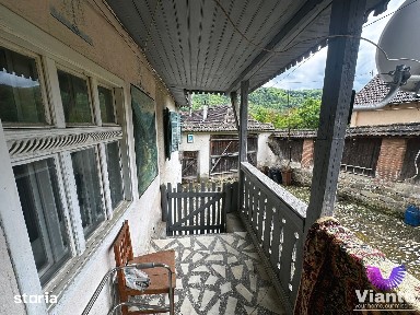 Casa individuala 3 camere cu teren 1100mp - Fantanele