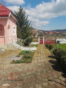 Casa de vanzare, Voiniceni, 10 arii, pivnita, 2 bucatarii, spre Unirii