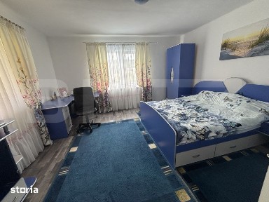 Casa de vanzare, cu panouri fotovoltaice, si 10 ari de teren.