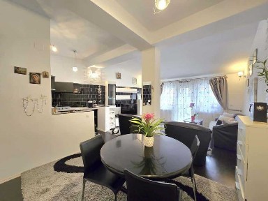 Apartament de 146 mp, dispus pe două niveluri, în zonă ultracentrală