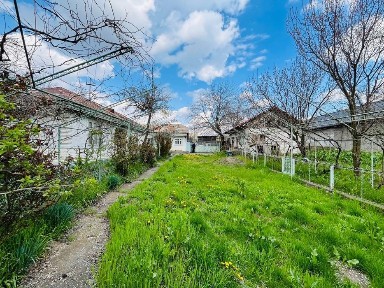 Teren cu casa - Barcea