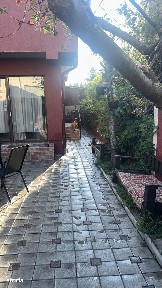 Locuință elegantă cu curte amenajată - în spatele Pieței Delfinul