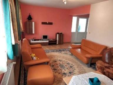 Casa de vânzare aproape nefolosită