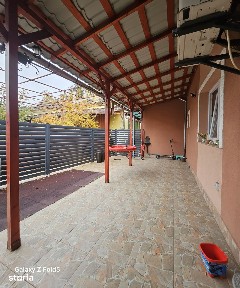 Casa independenta intr-o curte comuna, Oradea (Podul Centenarului)