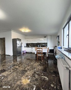 Apartament Veterani 5 camere, 2 locuri parcare, 2 intrări, gaze.