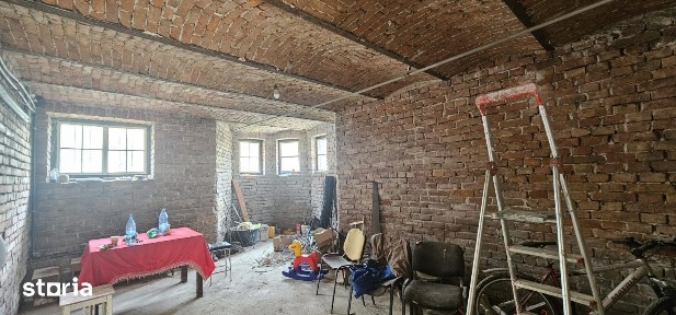 Inchiriez spatiu comercial cu destinatie de alimentatie publica,centra