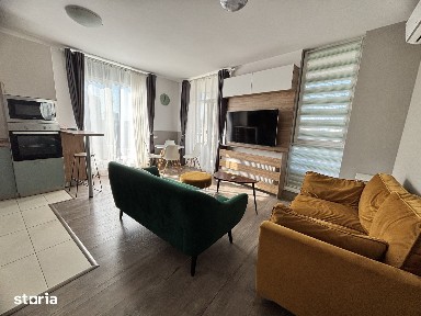 Închiriez ap 3 camere tip penthause
