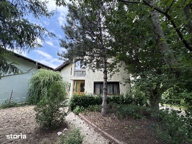 Casă 4 camere cu garaj, 5000 mp teren