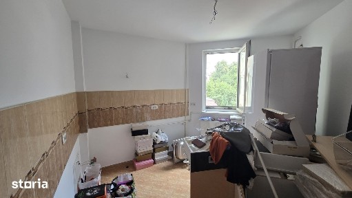 Vand 2 camere et 1,zona centrala
