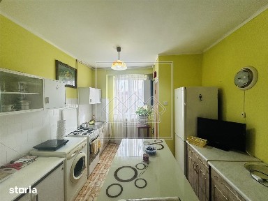 Ap decomandat, 3 camere, balcon, pivnita - N. Iorga