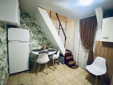 Inchiriez ap 2 cam Mircea LIBER decomandat mansarda