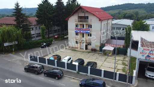 Clădire de vânzare în Curtea de Argeș.