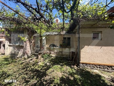 Proprietate de vanzare, 100 mp, 2 fronturi stradale, teren 622 mp, zon
