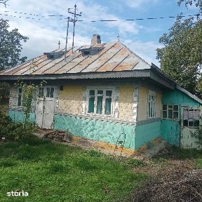De vanzare casa batraneasca in Secuieni, teren de 2500mp, Pret 25000e