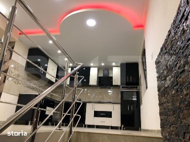 Doua case, spatiu comercial, casa tip pensiune Goicea Dolj