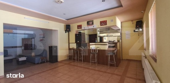 Magazin satesc cu terasa, centrul satului Feldioara- priveliste Munt